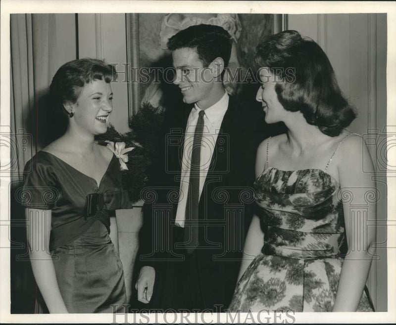 Load image into Gallery viewer, 1959 Press Photo Diana Monroe, Frazer MacKenzie, Linda Hodges - nox32809
