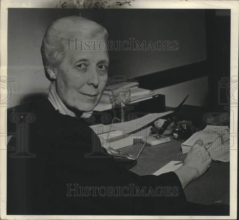 Load image into Gallery viewer, 1947 Press Photo Writer Misss Anna Estelle Many at her desk - nox32871
