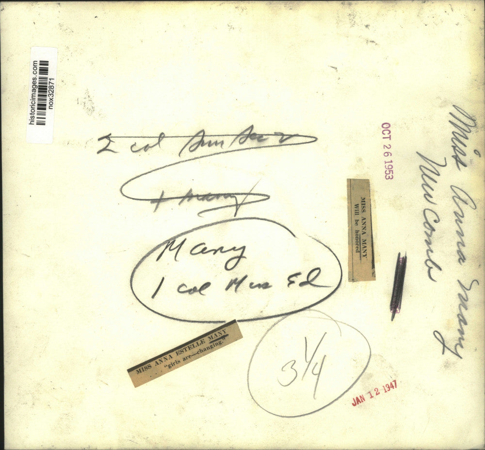 1947 Press Photo Writer Misss Anna Estelle Many at her desk - nox32871