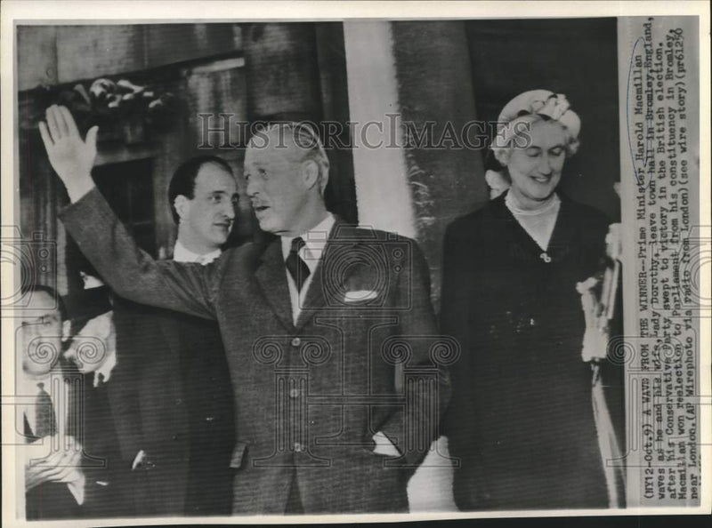 Load image into Gallery viewer, 1959 Press Photo Prime Minister Harold Macmillan &amp; wife leave Bromley Town Hall
