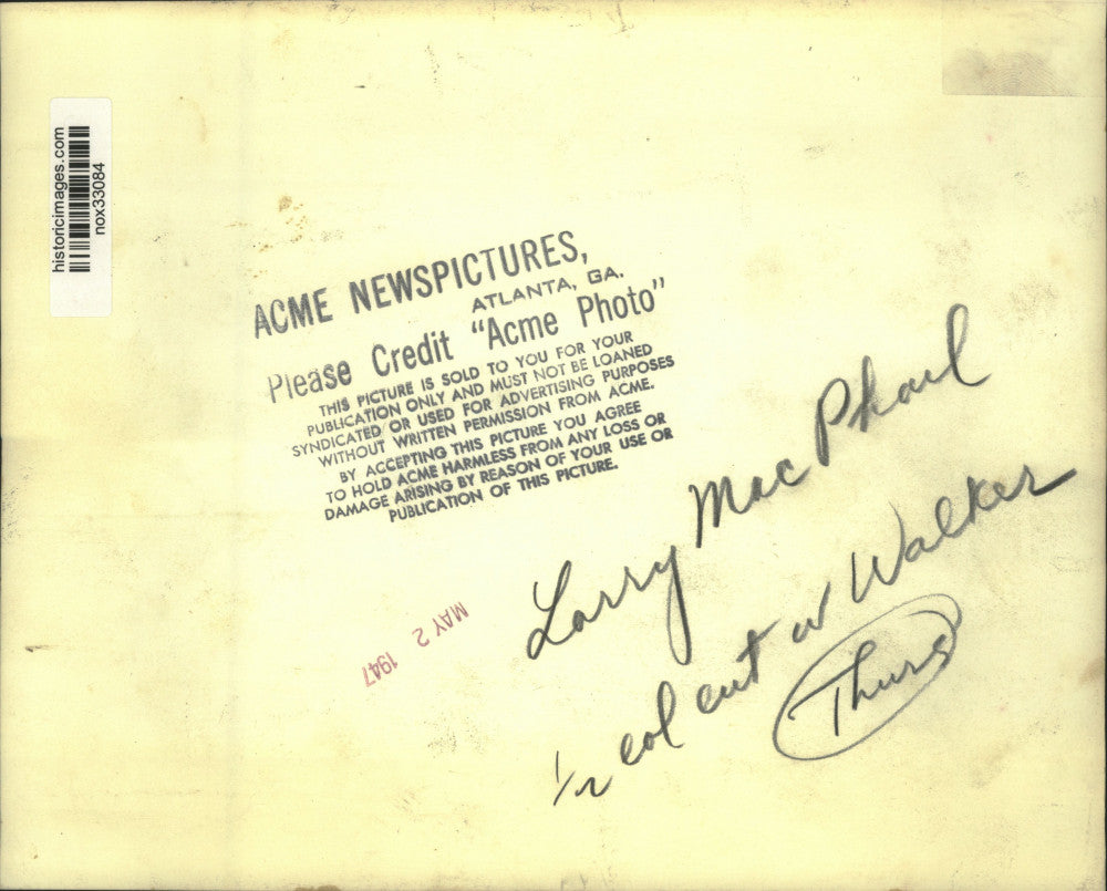 1947 Press Photo Yankees Baseball President Larry MacPhail asked for Autograph