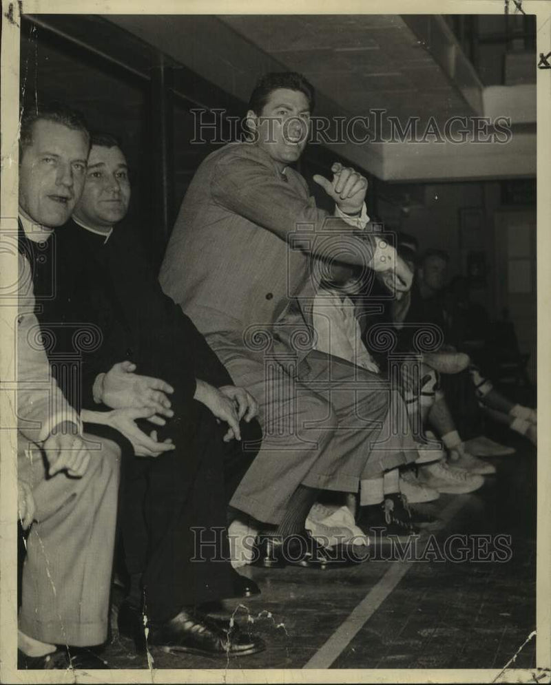 Load image into Gallery viewer, Press Photo Loyola University Official, Coaches at Basketball Game - nox33195
