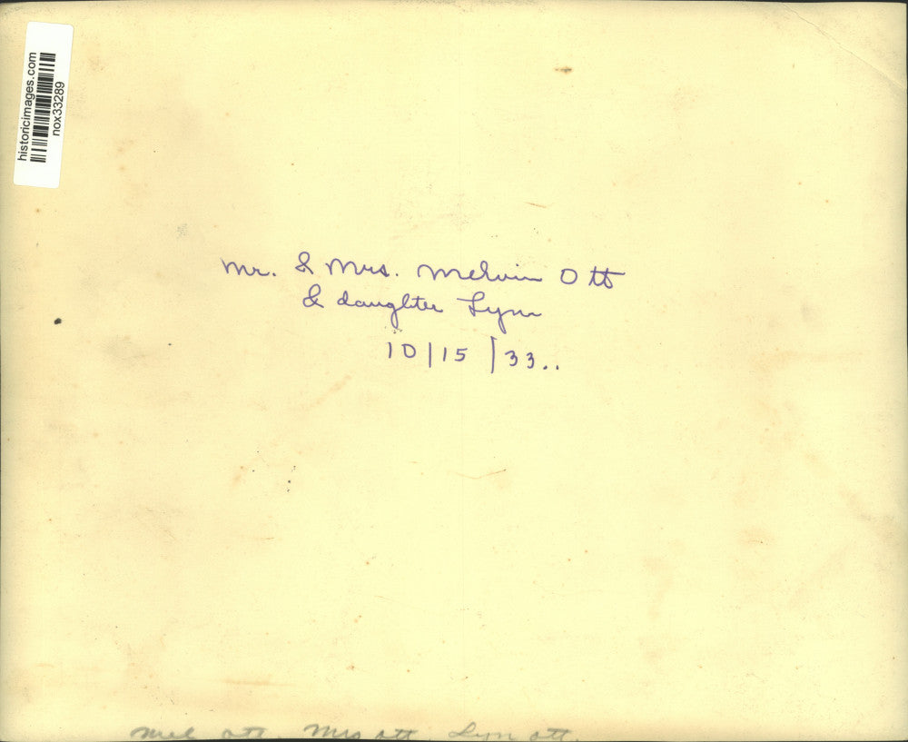 1933 Press Photo Mr. and Mrs. Melvin Ott and their daughter Lyn. - nox33289