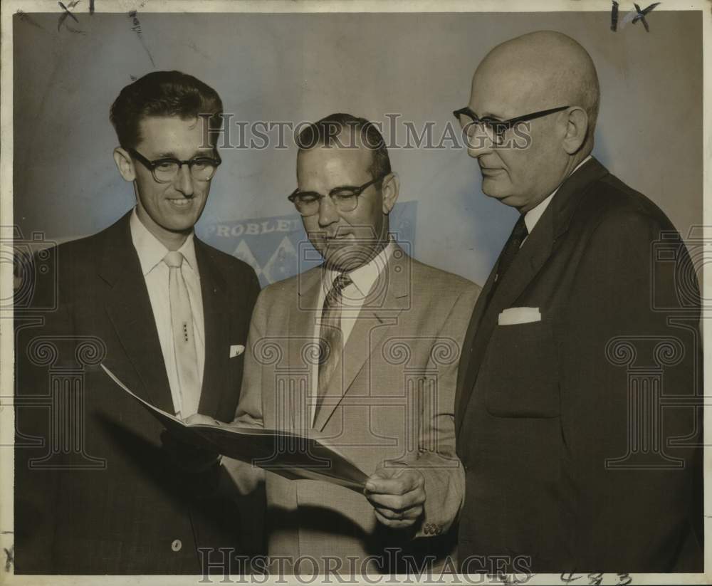 1957 Press Photo Plumbing Contractors, Distributors Associations Officers