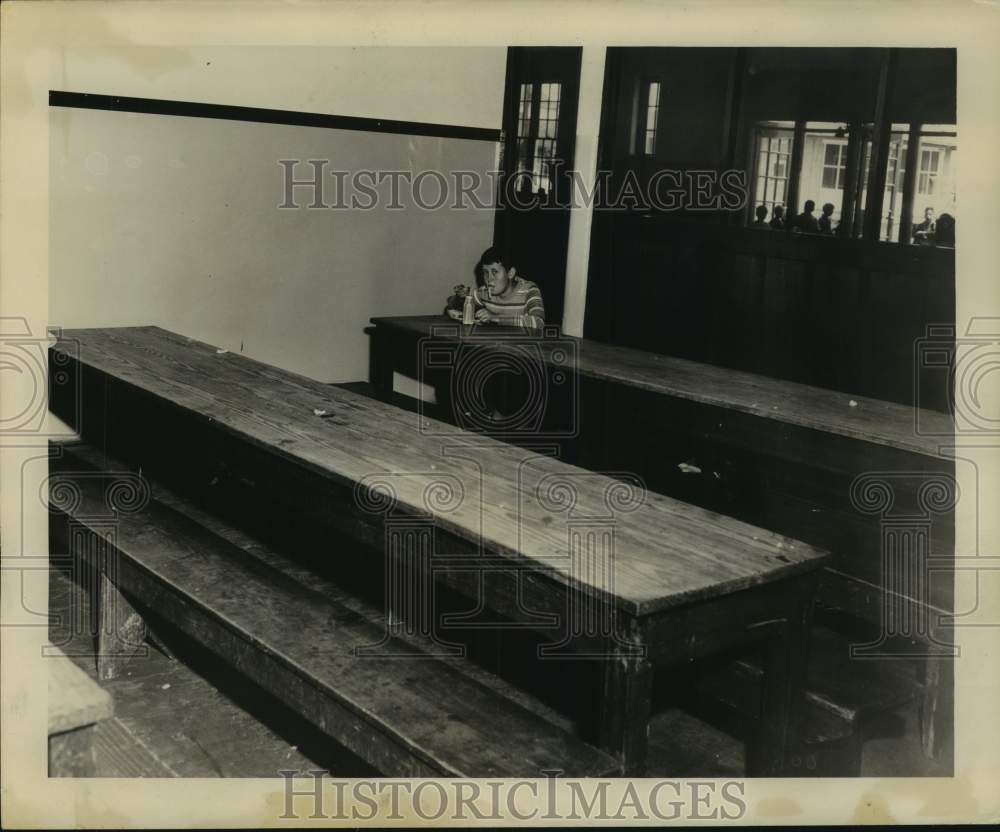 1950 Press Photo Philip Ramon in Cafeteria of McDonogh School #28, New Orleans- Historic Images