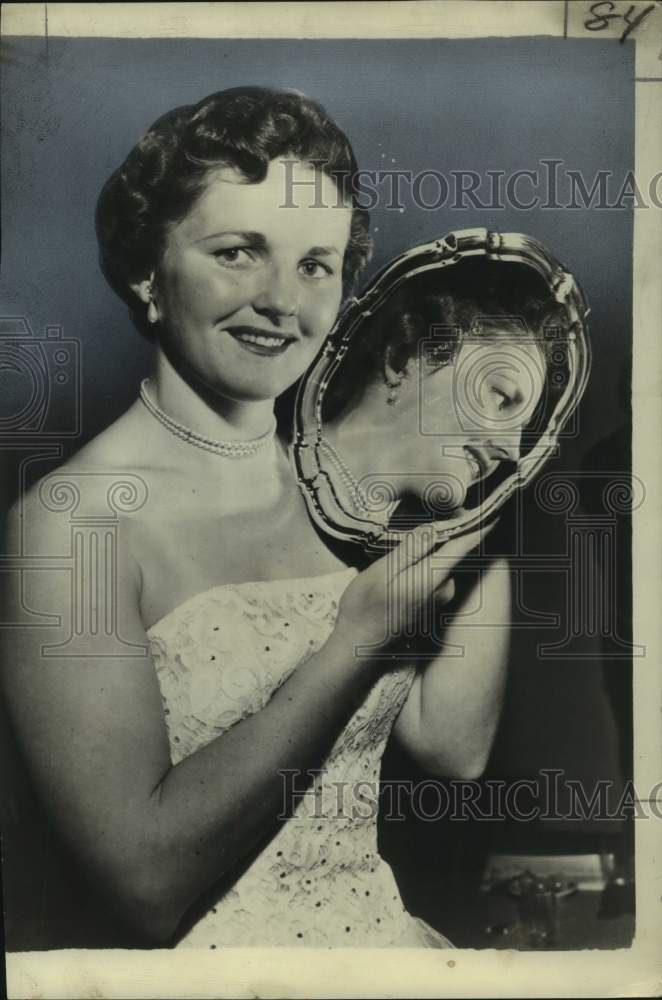 1953 Press Photo Olympic Diving Champion Pat McCormick with Silver Tray