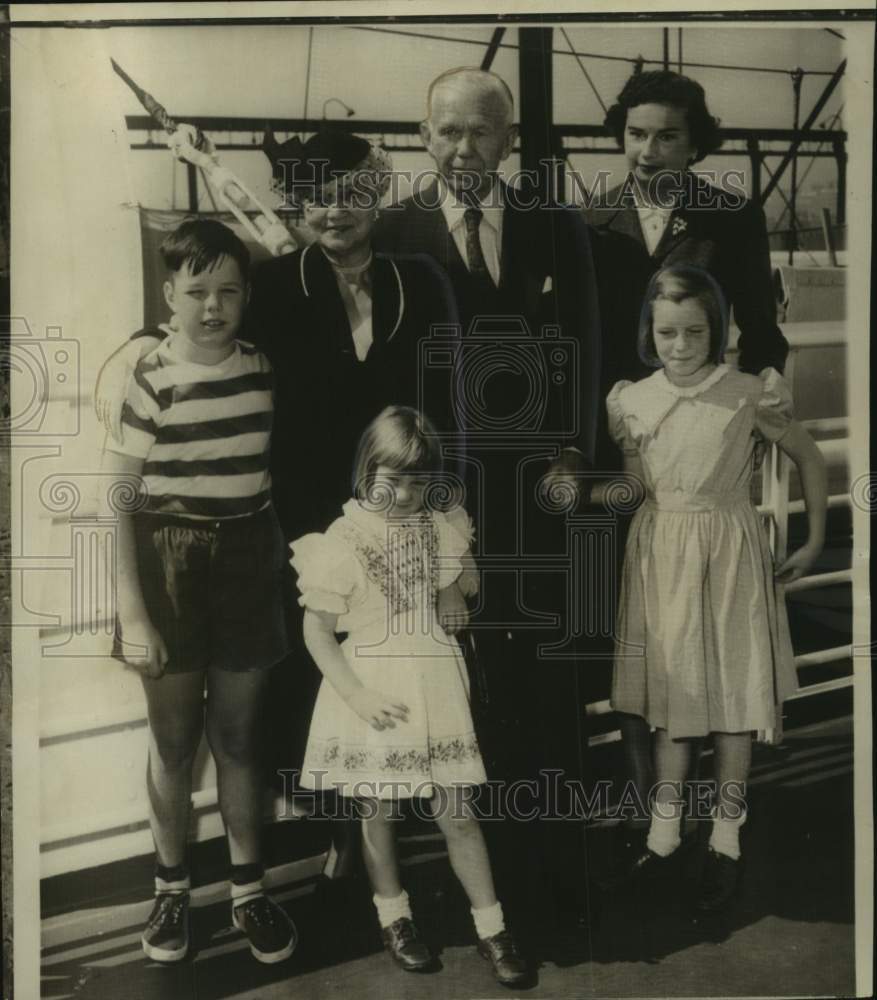 1952 Press Photo General & Mrs. George C. Marshall, Friend, Grandchildren
