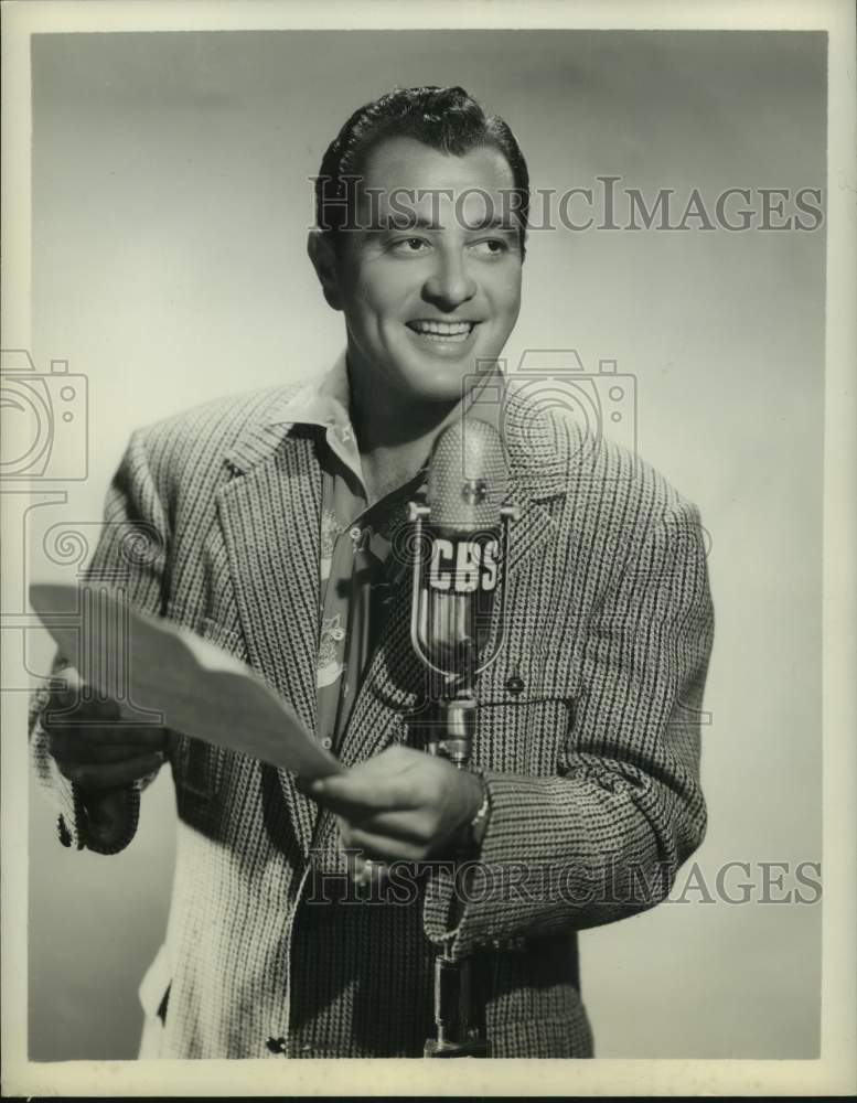 1951 Press Photo Singing Star Tony Martin of Radio&#39;s &quot;Carnation Contented Hour&quot;