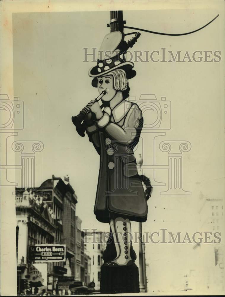Load image into Gallery viewer, 1940 Press Photo Little Boy Blue, Christmas decoration on Canal Street.
