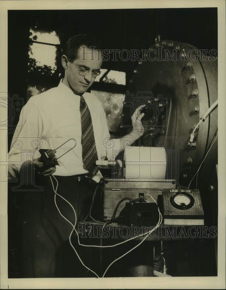 Load image into Gallery viewer, 1948 Press Photo Dr. George Kolstad who designed machine that shoots gamma rays.
