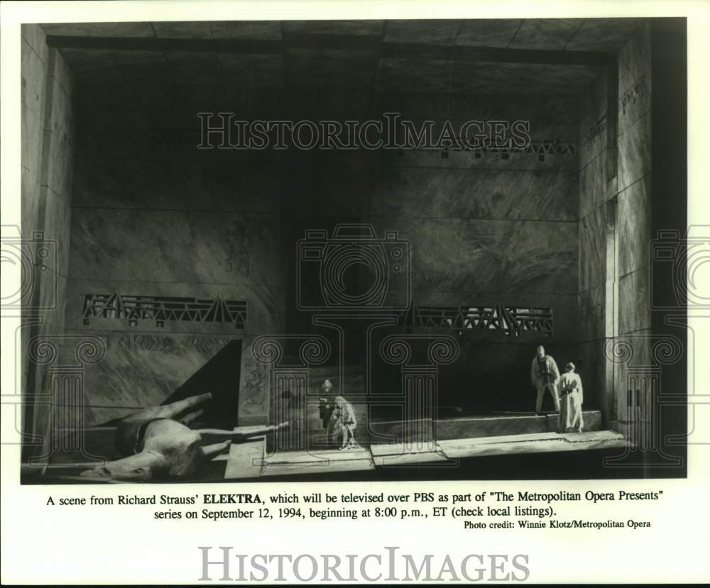 1994 Press Photo Scene from Opera &quot;Elektra&quot; by Metropolitan Opera - nox33637- Historic Images