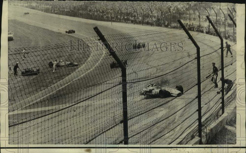 Load image into Gallery viewer, 1979 Press Photo Cars Disabled after Hitting Wall at Indianapolis 500 Car Race
