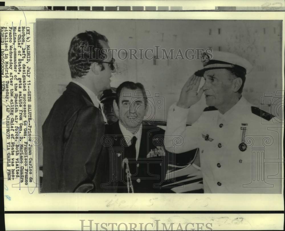 1974 Press Photo Prince Juan Carlos de Borbon gets a salute from General Medina.