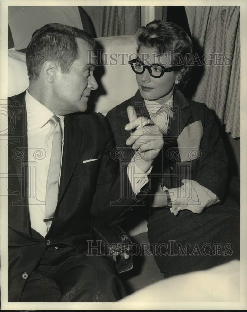 1957 Press Photo Actors Frank Lovejoy, Carole Mathews in "Meet McGraw"