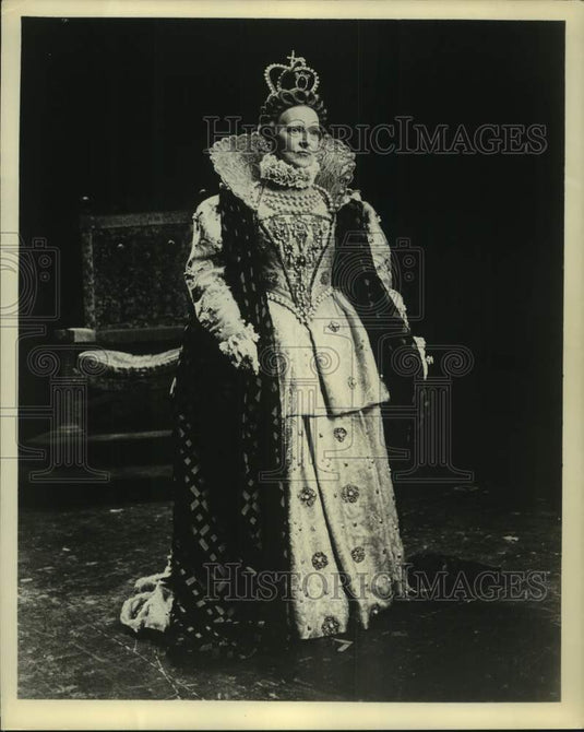 1962 Press Photo Actor Eva Le Gallienne in Title Role of "Elizabeth the Queen"