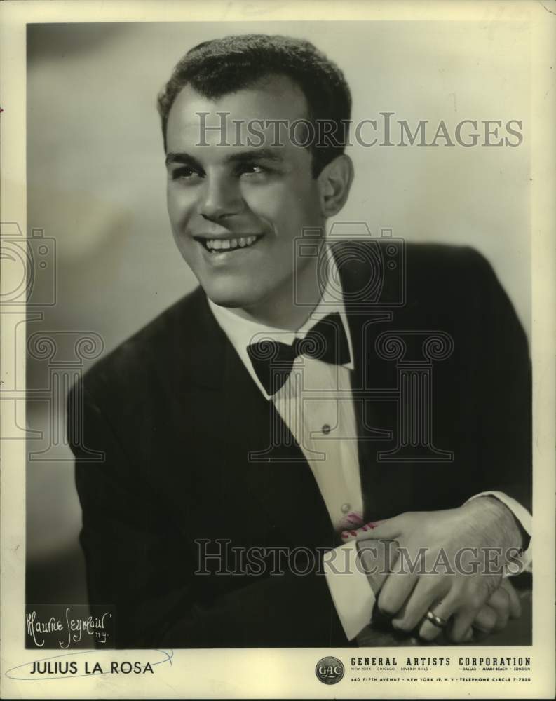 Load image into Gallery viewer, 1961 Press Photo Singer Julius La Rosa - nox33834
