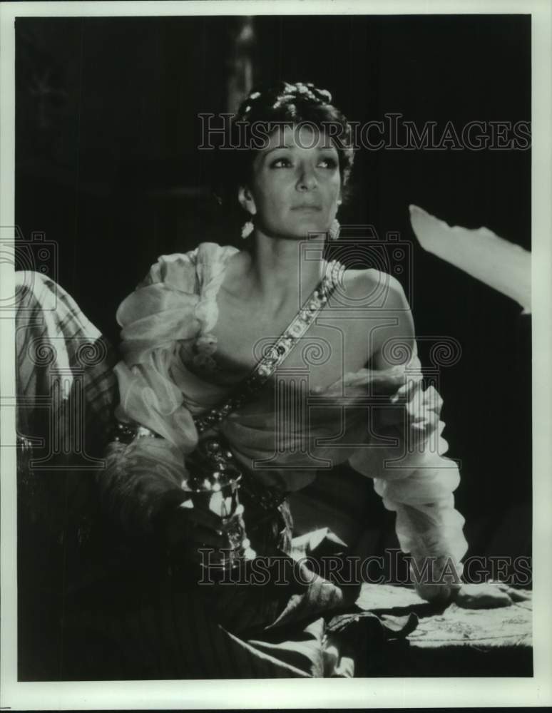 Load image into Gallery viewer, 1981 Press Photo Actor Jane Lapotaire in Broadway Show "Piaf" - nox33859
