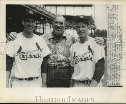 1957 Press Photo Broadcaster Dizzy Dean & Cardinals Baseball's McDaniel Brothers