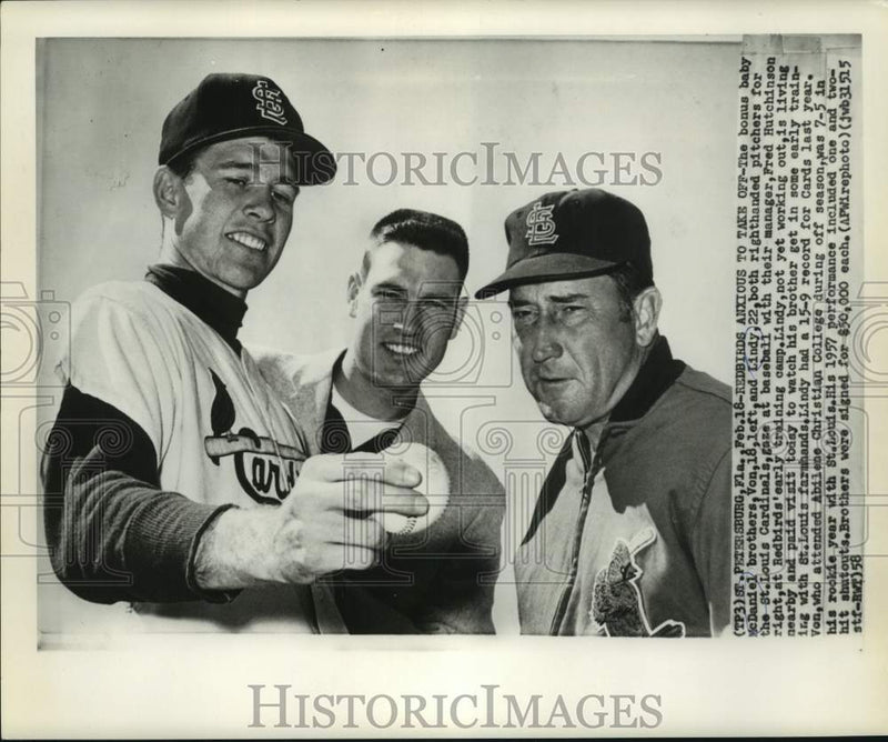 Load image into Gallery viewer, 1958 Press Photo McDaniel Brothers, Cardinals Baseballs Players, Manager
