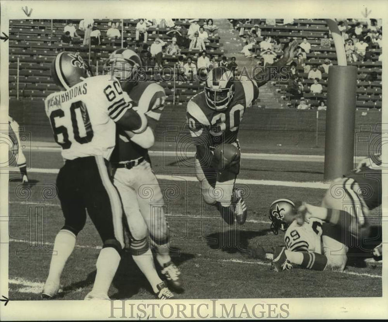 Load image into Gallery viewer, 1976 Press Photo Los Angeles Rams &amp; New Orleans Saints in Football Action
