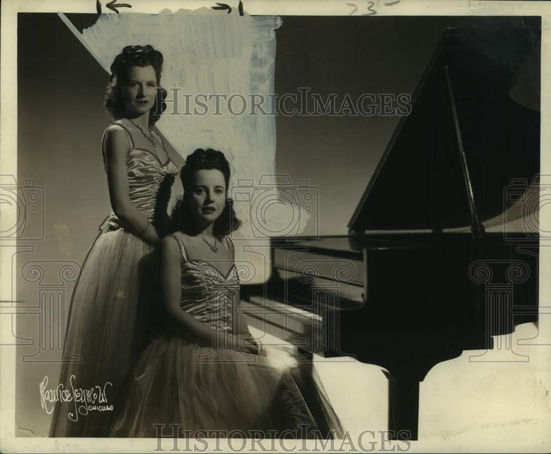 Load image into Gallery viewer, 1950 Press Photo The Senaud Sisters musical duo pose for a promotional photo
