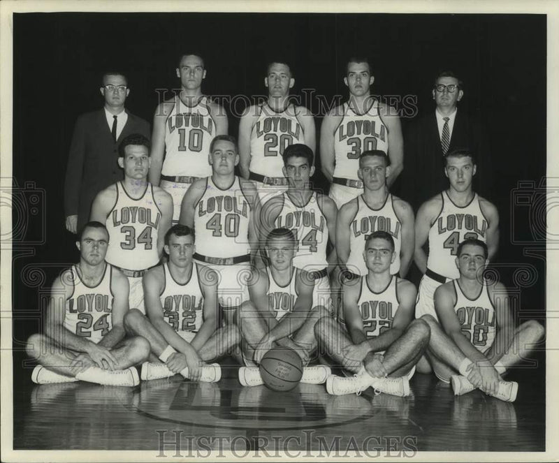 Load image into Gallery viewer, 1958 Press Photo The 1958-59 Loyola Wolves basketball team photo - nox34031
