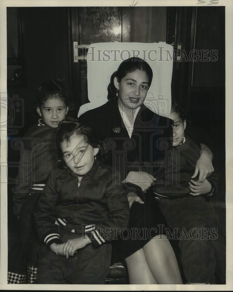 1956 Press Photo El Salvador&#39;s First Lady SRA Jose Maria Lemus in New Orleans- Historic Images