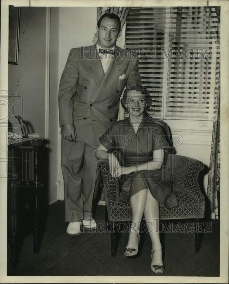 Load image into Gallery viewer, 1950 Press Photo Singers Brooks McCormack &amp; Virginia Haskins - nox34376

