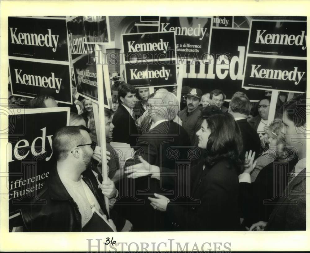 1994 Press Photo Wife of Senator Ted Kennedy on Campaigns with Him in Boston