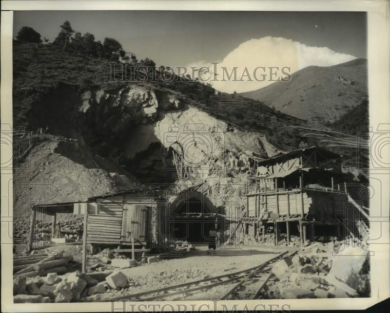 Load image into Gallery viewer, 1946 Press Photo An Italian Alpine tunnel damaged by German mines is repaired

