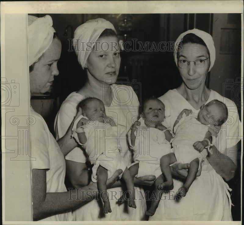 Load image into Gallery viewer, 1953 Press Photo Touro Nurses holding triplets born last night. - nox34545
