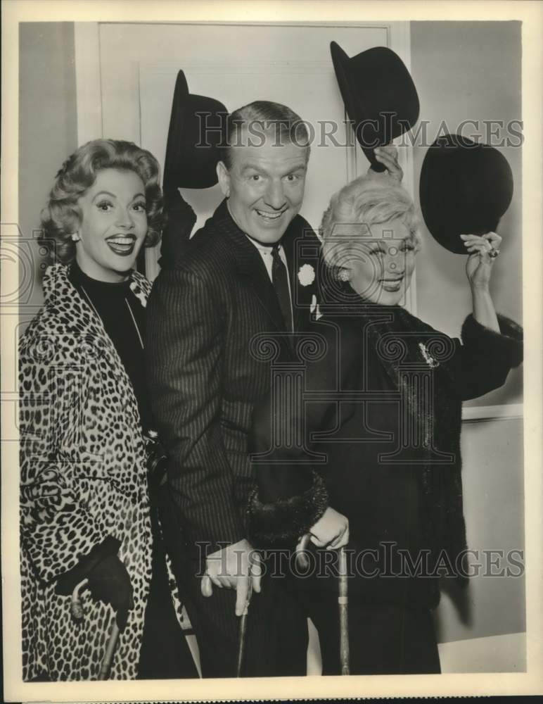 Load image into Gallery viewer, 1959 Press Photo Actors Jayne Meadows, Don Port, Ann Sothern on Ann's Show
