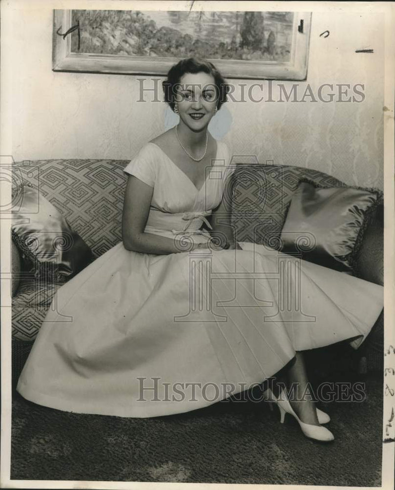 Load image into Gallery viewer, 1959 Press Photo Miss Joan Mescall of New York - nox34777
