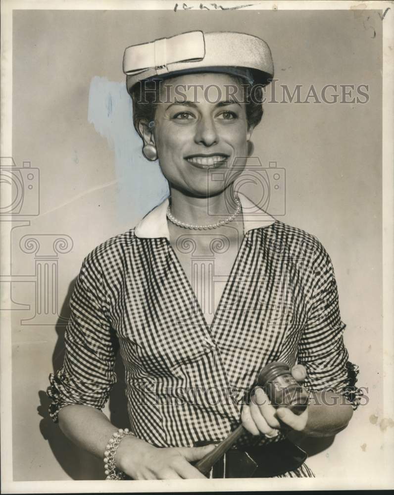 1957 Press Photo Mrs. David Mesh - nox34795- Historic Images