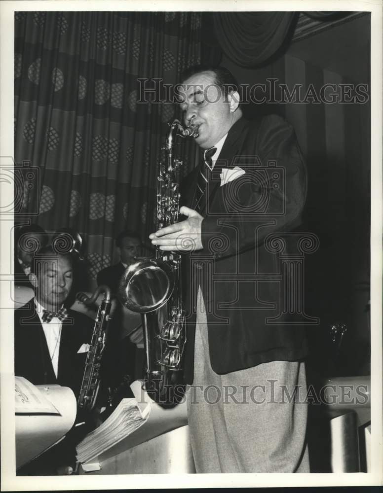 Load image into Gallery viewer, 1951 Press Photo Saxophonist Freddy Martin on "The Freddy Martin Show"

