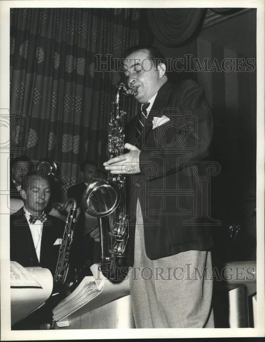 1951 Press Photo Saxophonist Freddy Martin on "The Freddy Martin Show"