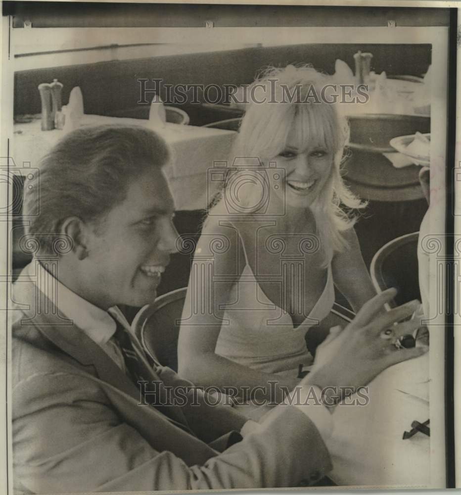 1966 Press Photo Actor Mamie Van Doren with Baseballer Husband Lee Meyers