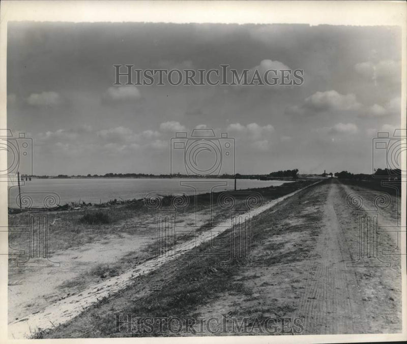 Load image into Gallery viewer, 1955 Press Photo Carrollton and the Mississippi River. - nox35522
