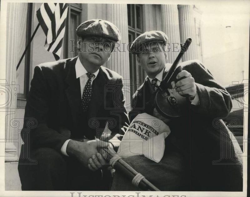 Load image into Gallery viewer, 1975 Press Photo Stars of "The FBI Versus Alvin Karpis, Public Enemy Number One"
