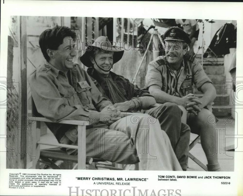 Load image into Gallery viewer, 1983 Press Photo "Merry Christmas, Mr. Lawrence" Actors Relax between Takes
