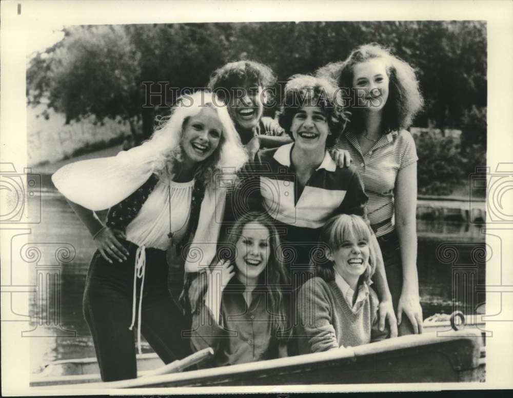 1983 Press Photo Actor Chris Makepeace, Friends in "My Bodyguard" - nox35905