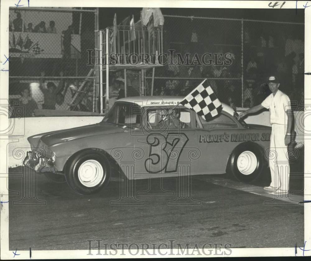 1968 Press Photo Richard Keller claims another checkered flag at Louisiana 500.
