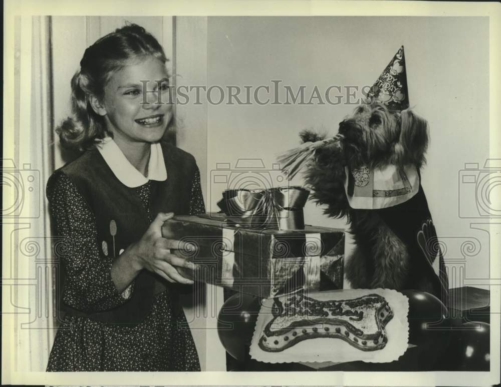Press Photo "Me and Maxx" star Melissa Michaelsen & Johnny celebrate a birthday