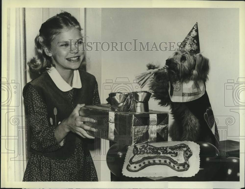 Load image into Gallery viewer, Press Photo "Me and Maxx" star Melissa Michaelsen &amp; Johnny celebrate a birthday
