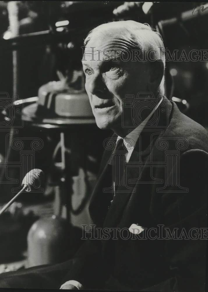 Load image into Gallery viewer, 1969 Press Photo Malcolm Muggeridge, British Journalist. - nox36388
