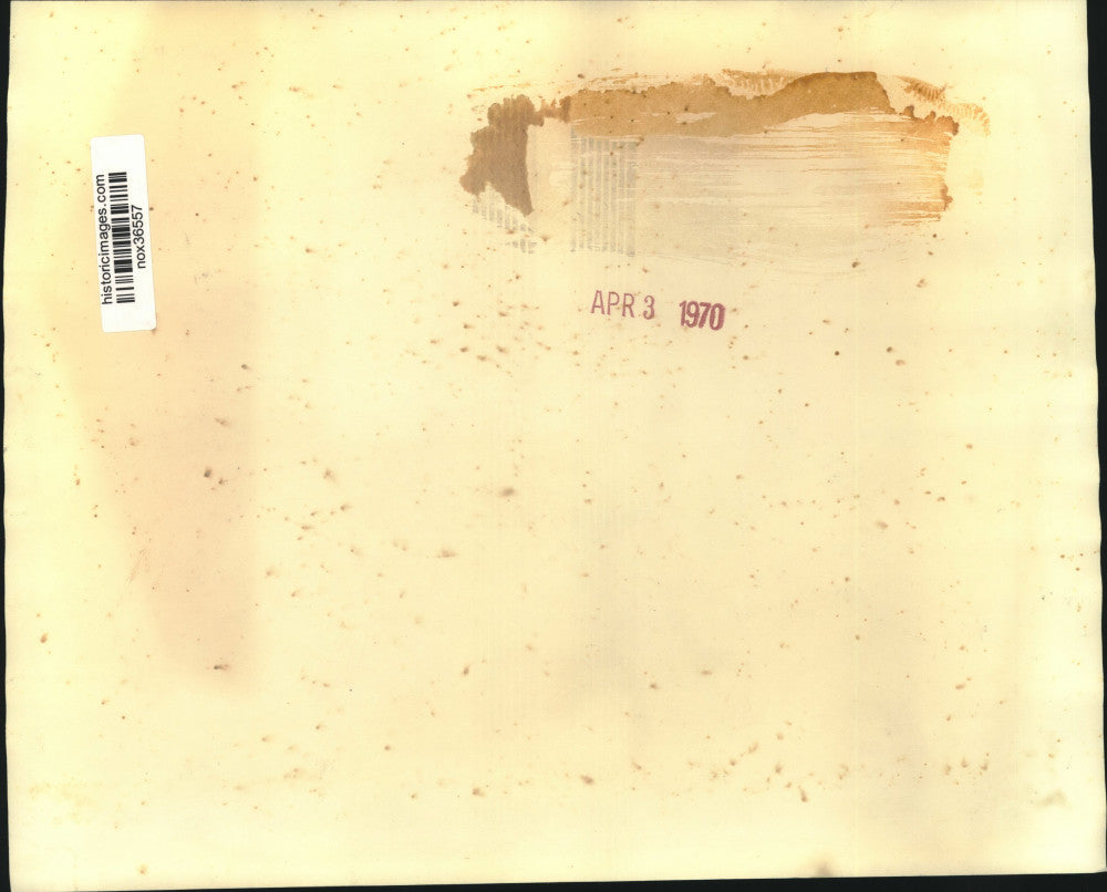 1970 Press Photo Cuban Premier Fidel Castro in sugar cane field with cutters.