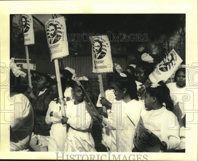 Load image into Gallery viewer, 1995 Press Photo Youths in Martin Luther Kind Jr. Walk, Marrero, Louisiana
