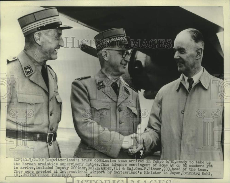 Load image into Gallery viewer, 1953 Press Photo Korean Armistice Truce Commission Team Arrives Tokyo
