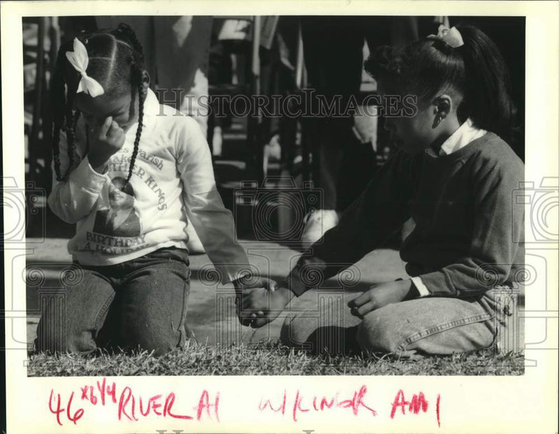 Load image into Gallery viewer, 1990 Press Photo Danielle &amp; DaShawn Chatman at a Martin Luther King day event
