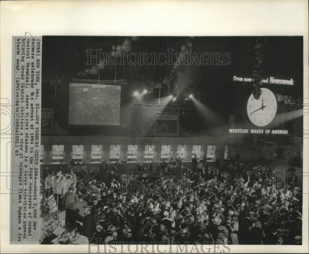 1963 Press Photo New Year&#39;s Eve Celebration in Grand Central Station Concourse